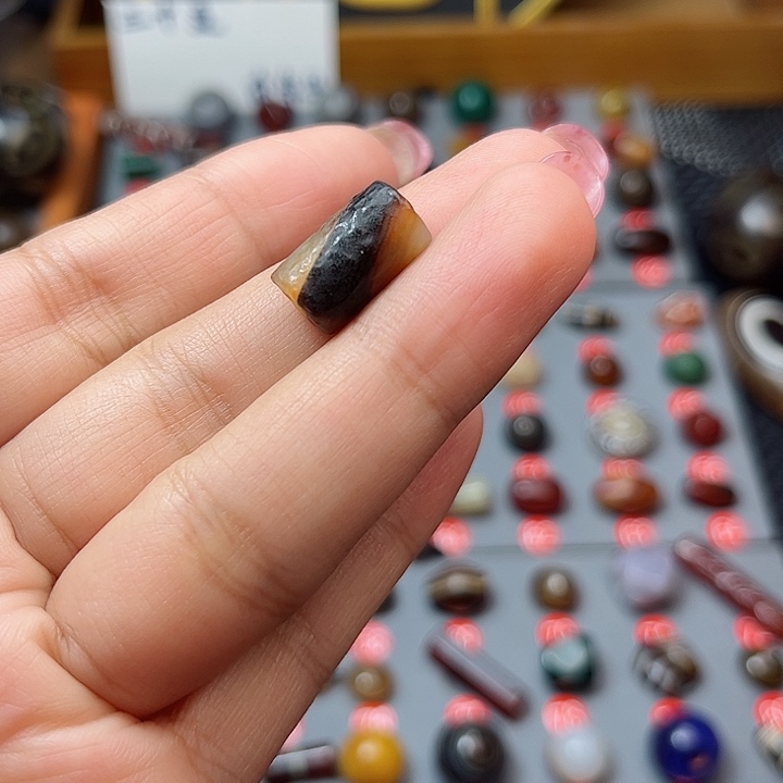 玛瑙/玉髓未镶嵌珠宝半成品因**梦