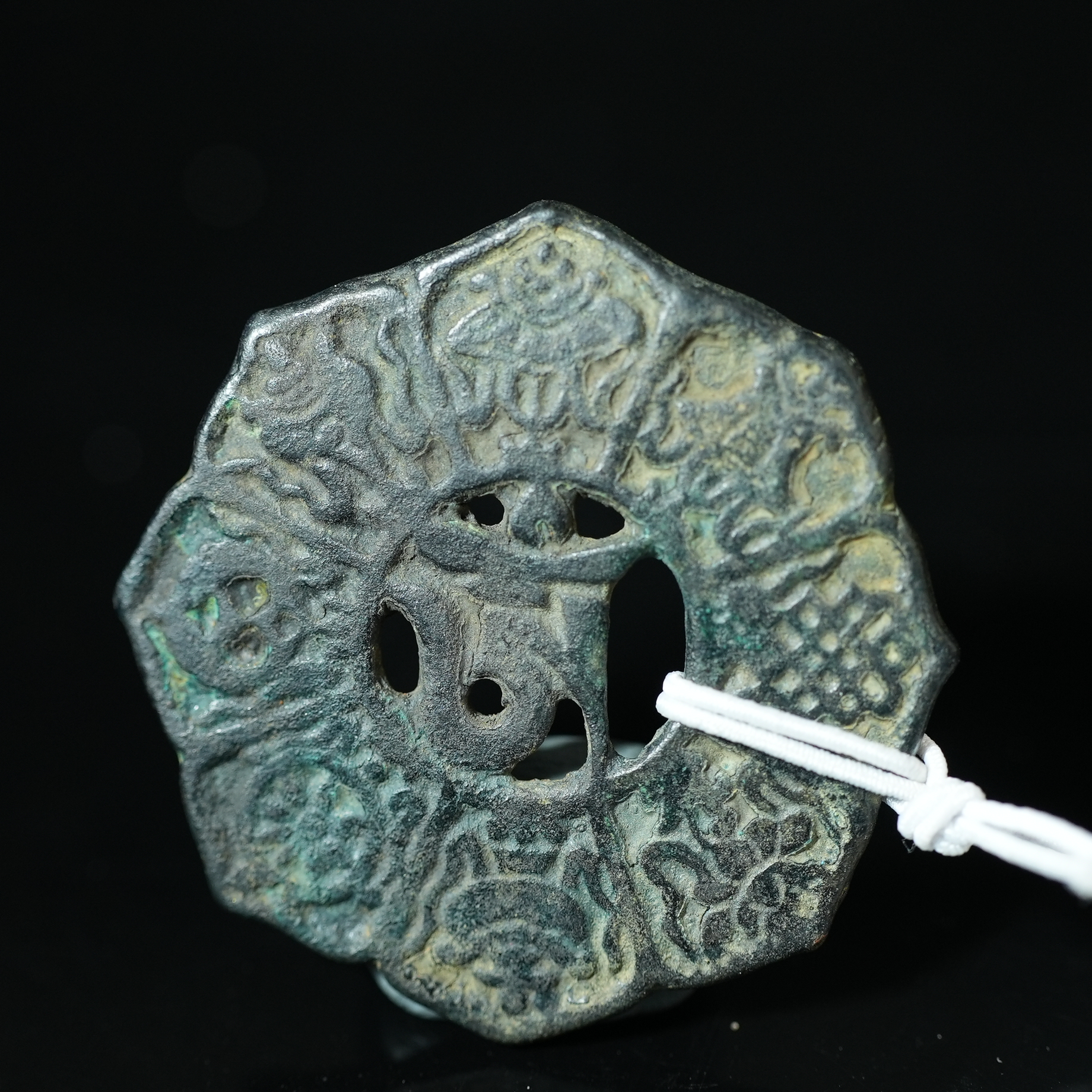 二十世纪镂空箴言铜牌【古珠精选】AAJD240426215