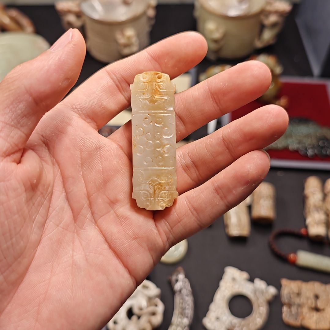 用***8和田玉未镶嵌车挂