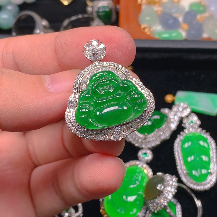 翡翠未镶嵌颈饰佛公