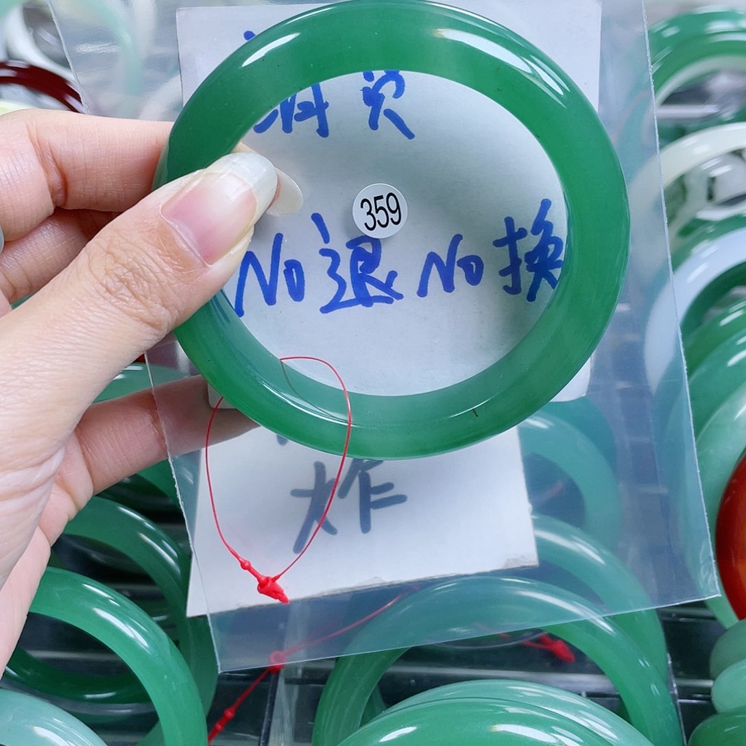 【闪购商品】石英质玉手镯未镶嵌63