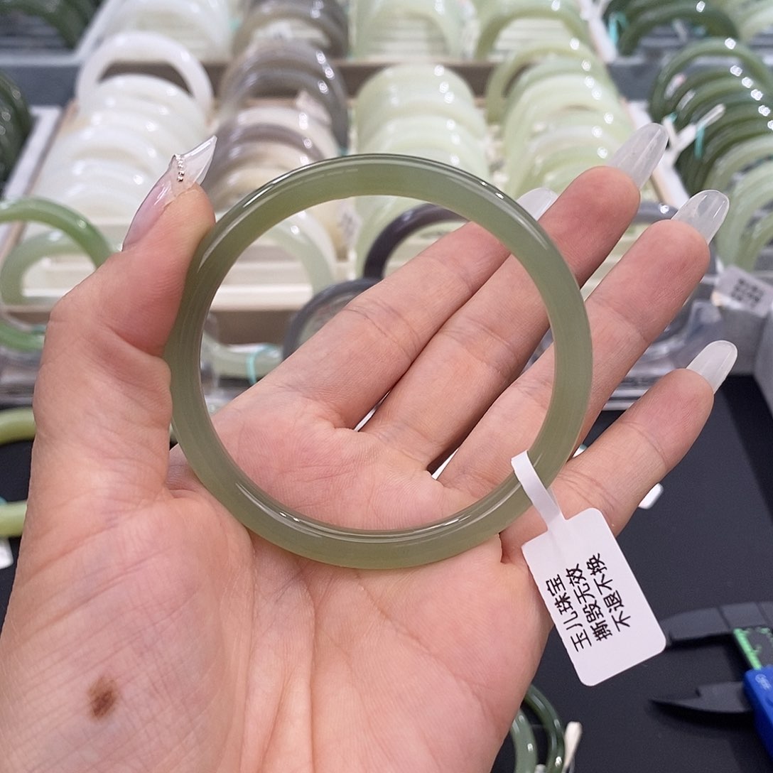 和田玉手镯未镶嵌58