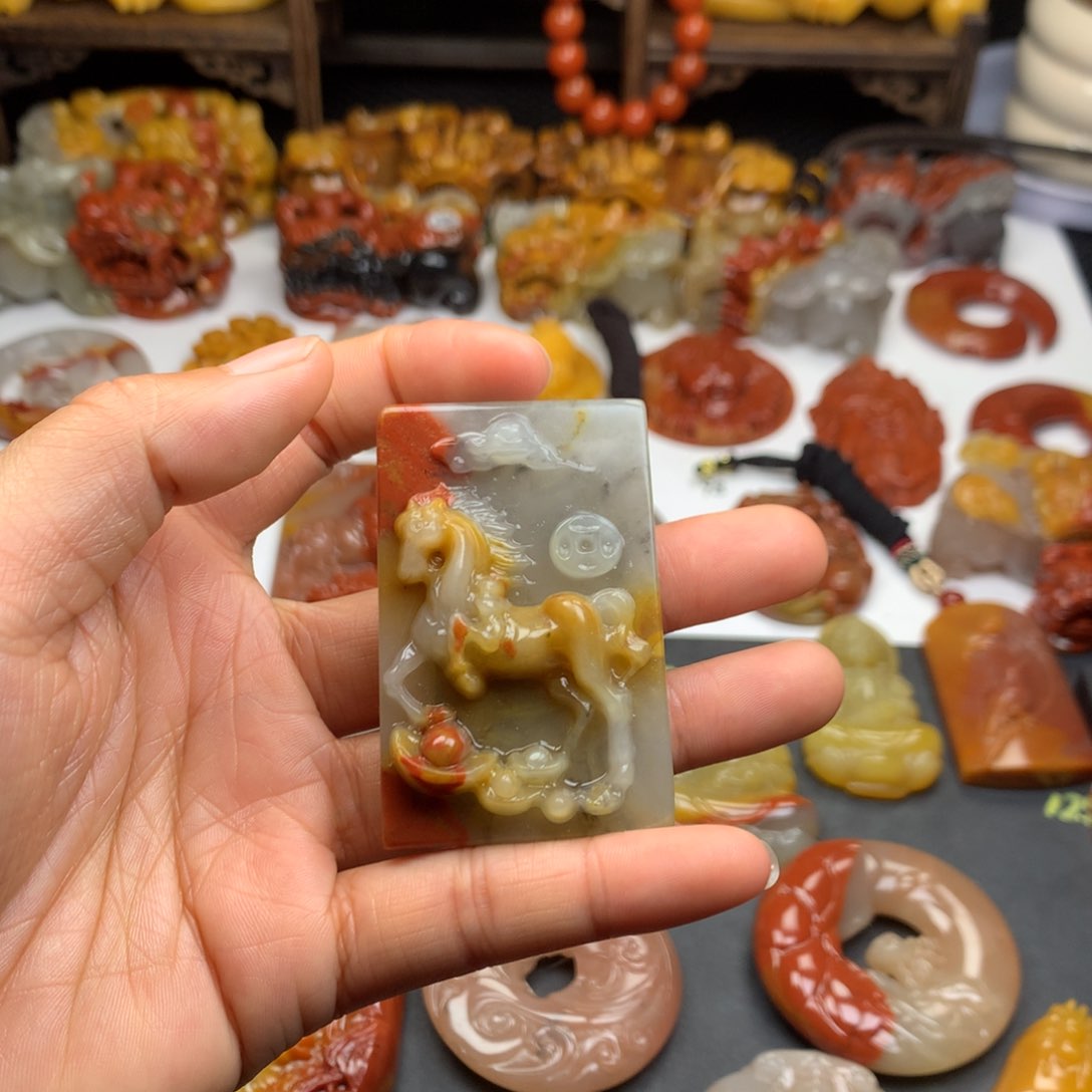 石英质玉（黄龙玉）挂件未镶嵌