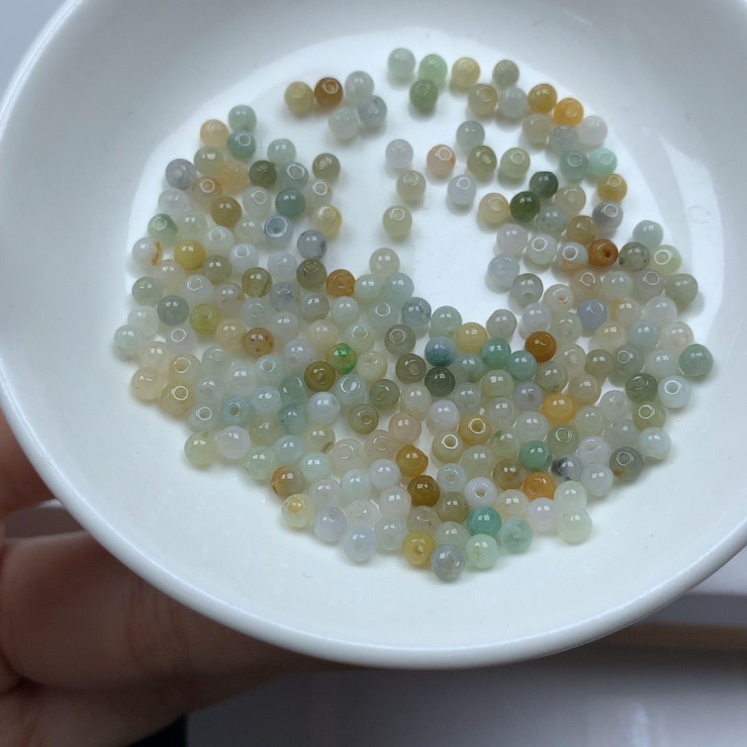 翡翠颈饰未镶嵌卡3➕。