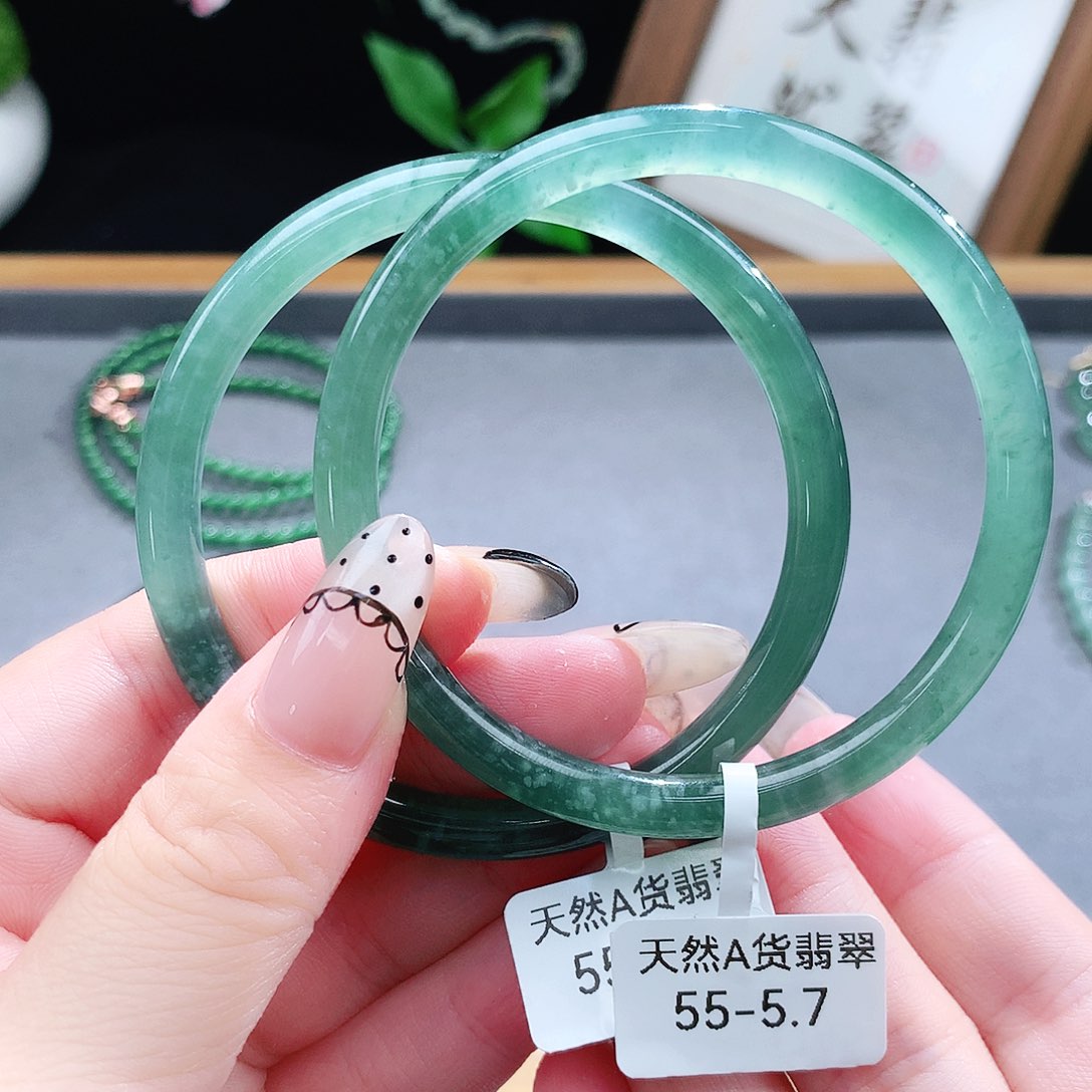 翡翠手镯（圆镯）未镶嵌