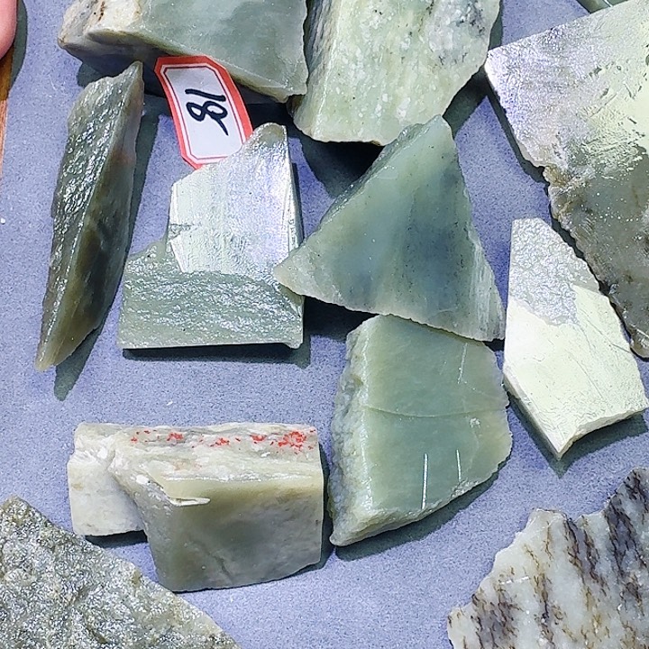 和田玉未镶嵌车挂