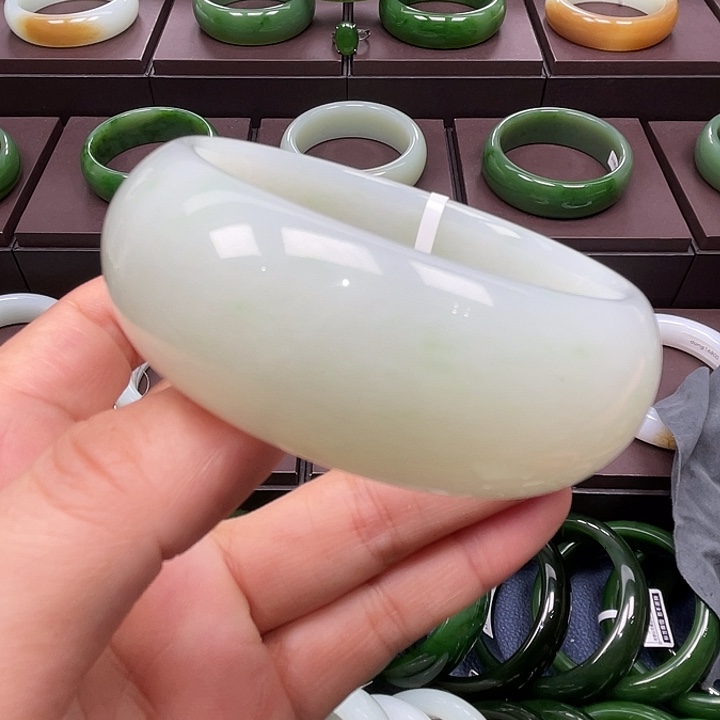 和田玉未镶嵌手镯