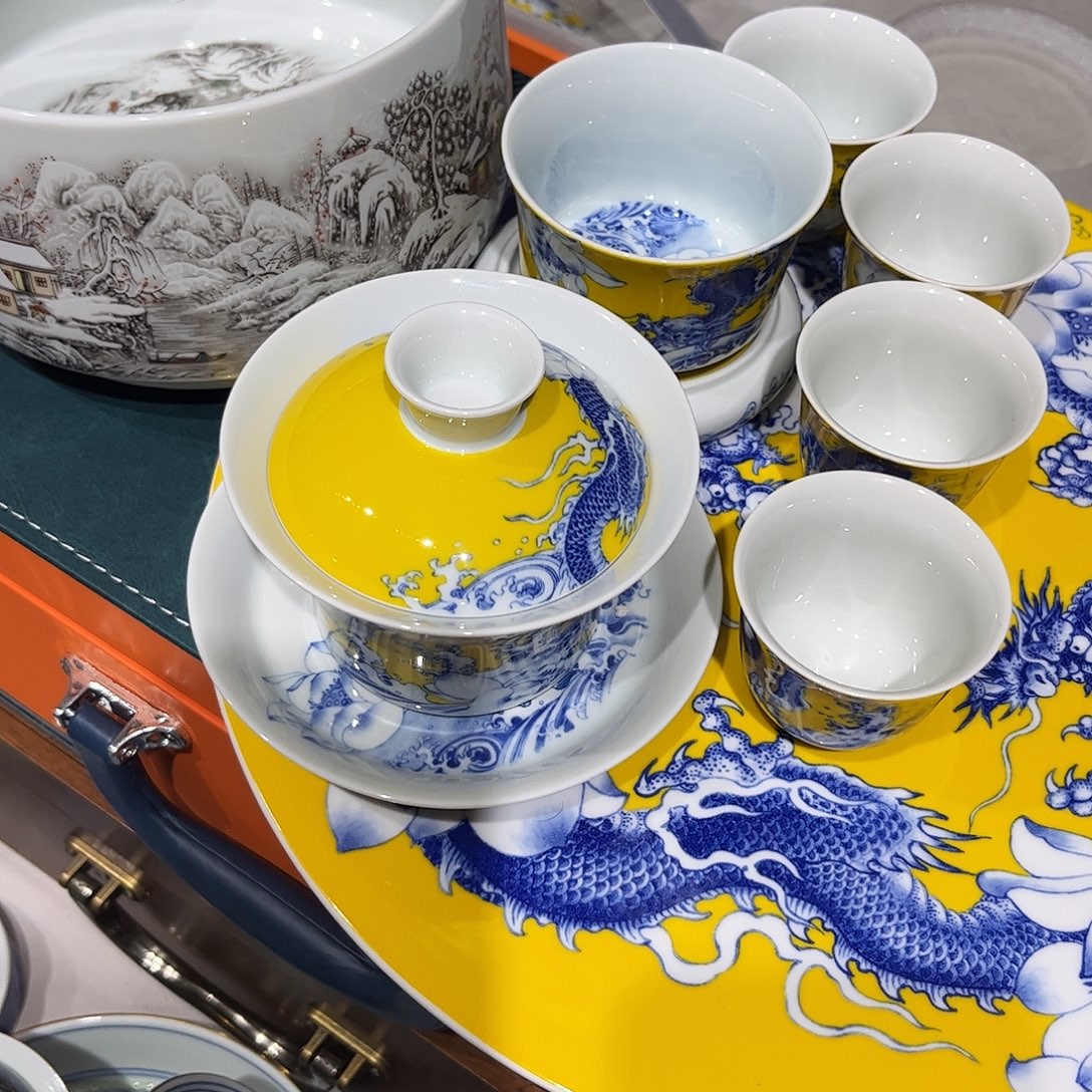 哈***业景德镇市陶瓷艺术学院