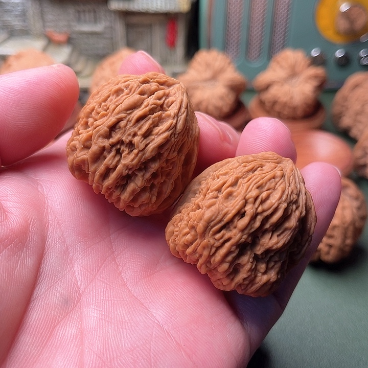 文玩核桃把件拉丝南疆石