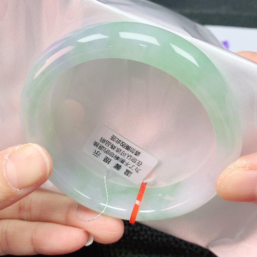 翡翠手镯未镶嵌56圈