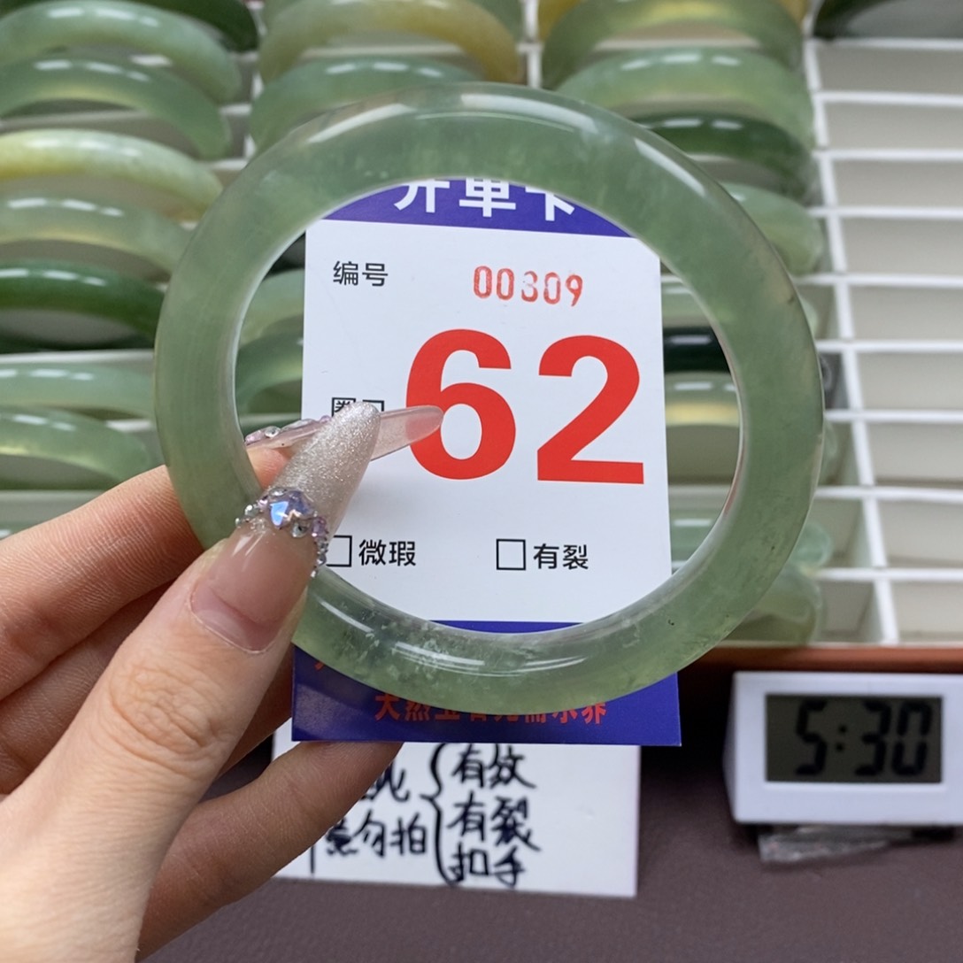 蛇纹石玉手镯未镶嵌