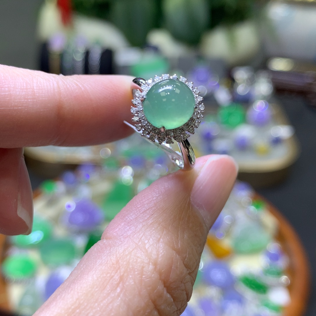 翡翠颈饰18K金镶嵌翡翠吊坠项链