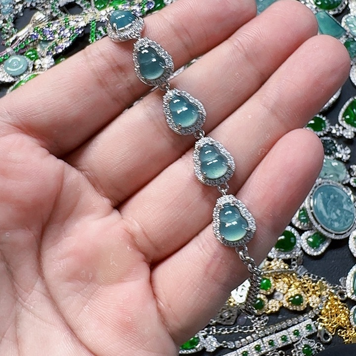 翡翠颈饰未镶嵌天然A货翡翠放漏