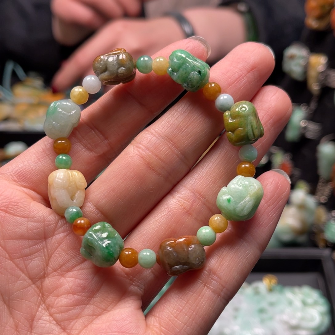 翡翠颈饰未镶嵌Cvvvvhhhhhhhhjjh