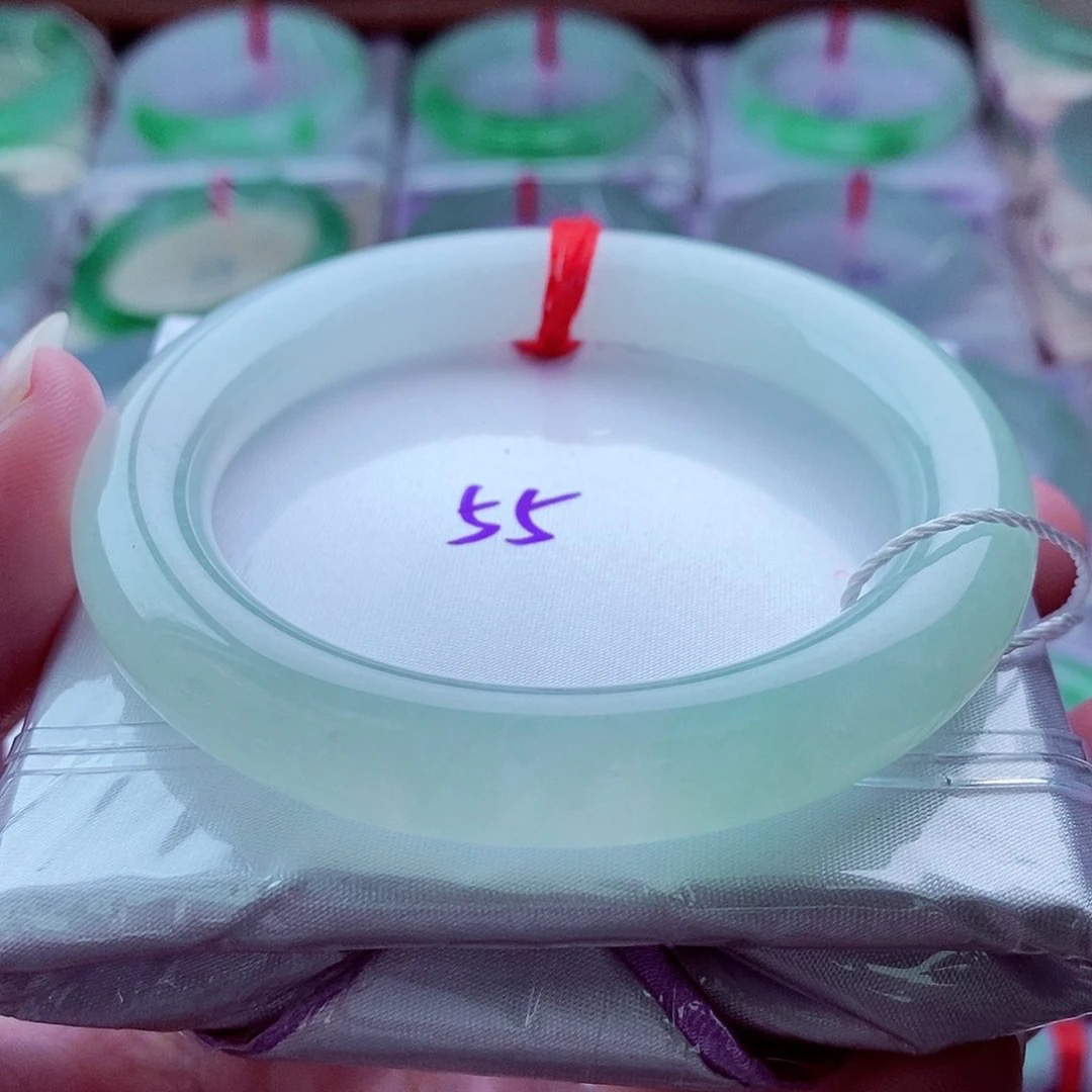 0263编55圆冰晴水绿起光胶润天然缅甸翡翠A货传承55.3，10.4，10.4。