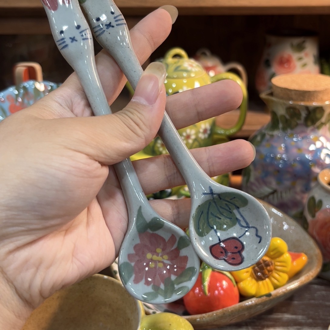 壶红红火火的时候看着他们