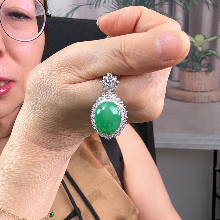 翡翠颈饰18K金镶嵌吊坠