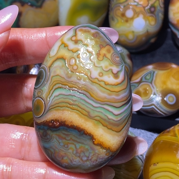 小***豆玛瑙/玉髓未镶嵌珠宝奇石