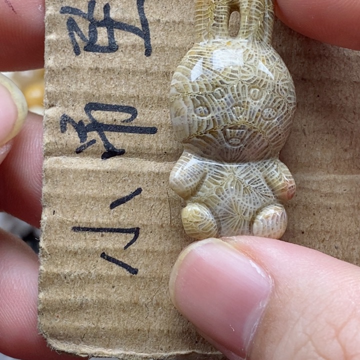 石英质玉颈饰未镶嵌