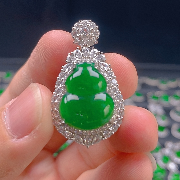 翡翠银S925镶嵌吊坠(赠链)