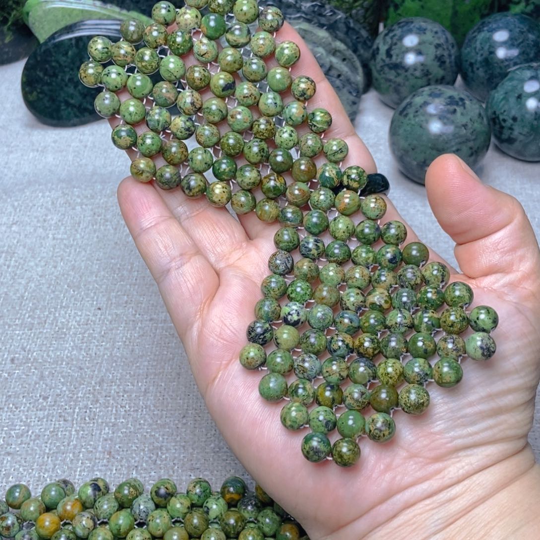 蛇纹石玉眼罩未镶嵌偶有微瑕