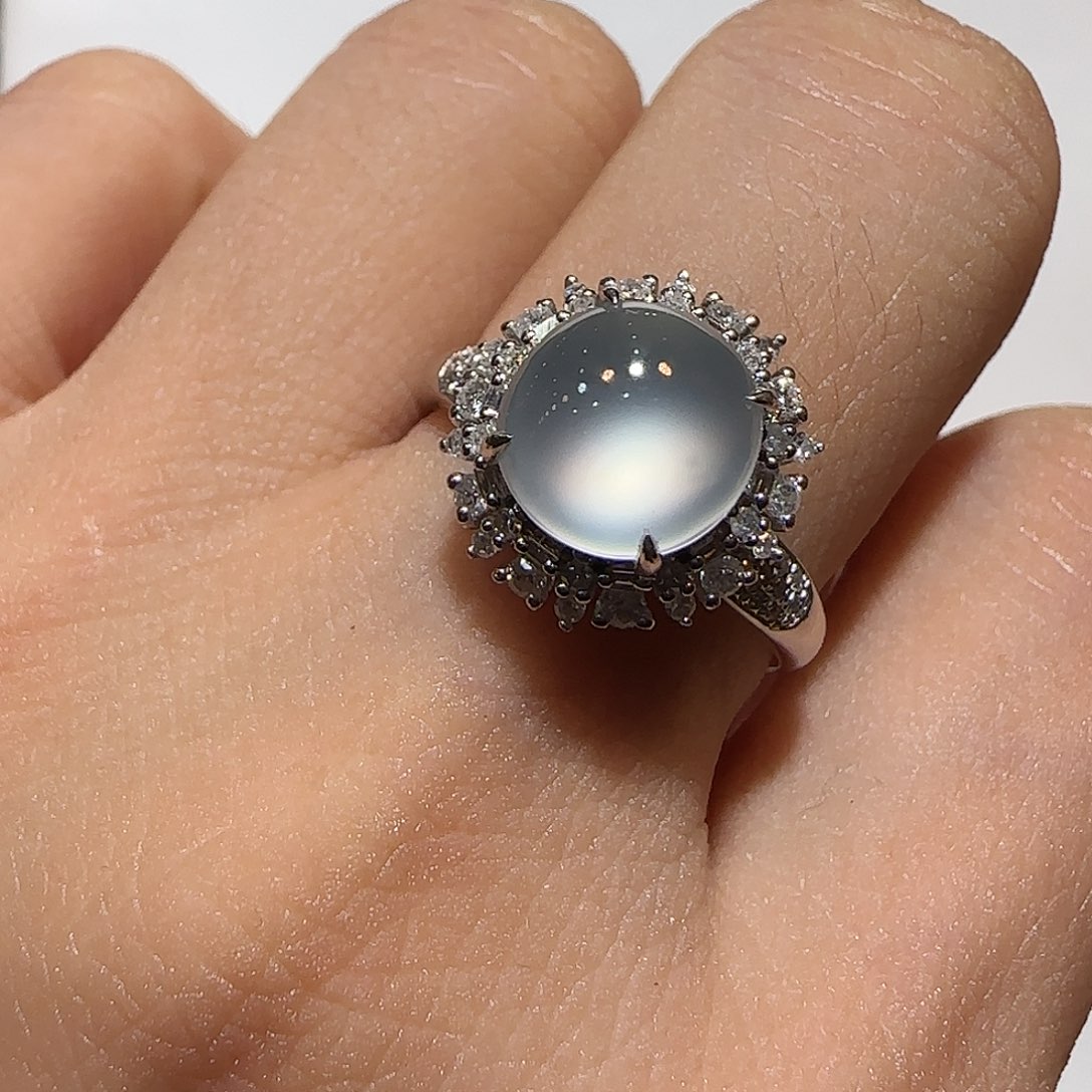 翡翠18K金镶嵌戒指蛋面