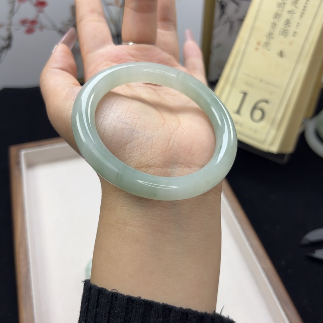 石英质玉手镯未镶嵌呆*吖