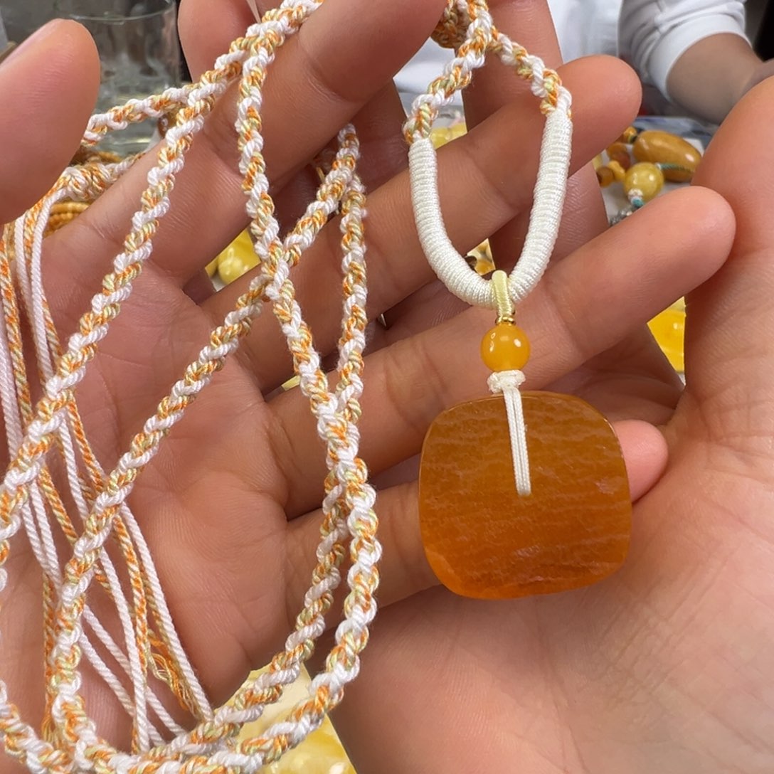 蜜蜡裸石未镶嵌蜜蜡