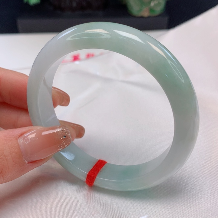 翡翠手镯未镶嵌56圈口