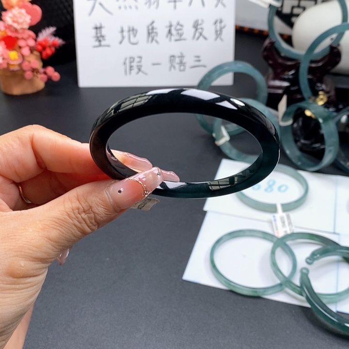 翡翠手镯未镶嵌自**风56尺寸