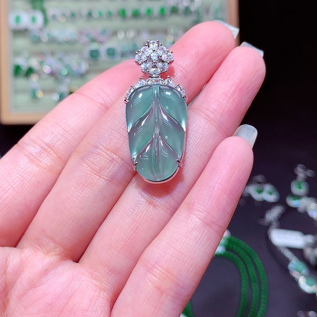 【闪购商品】翡翠吊坠(不含链)未镶嵌