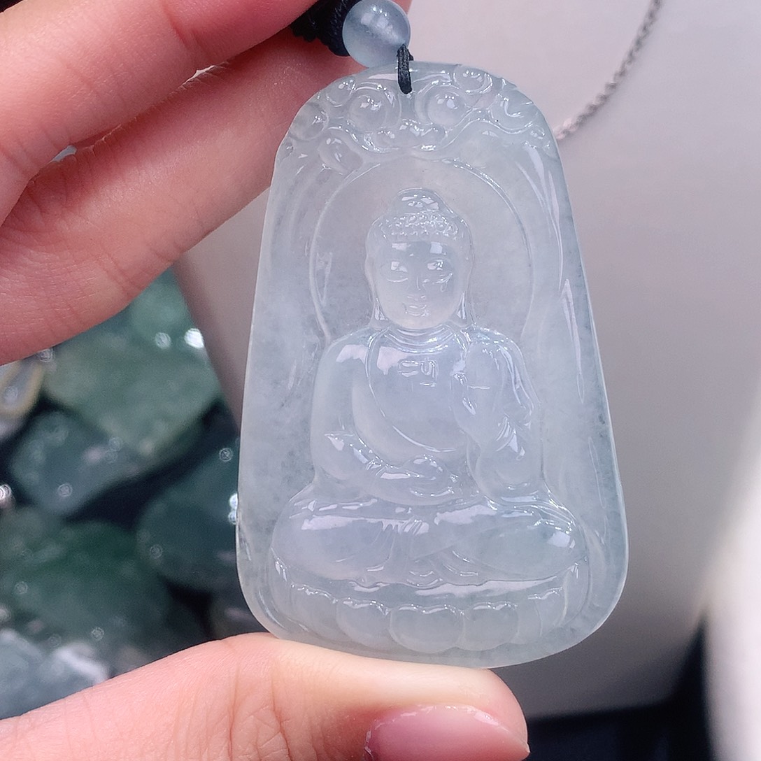 颈饰18K金镶嵌翡翠白冰大日如来