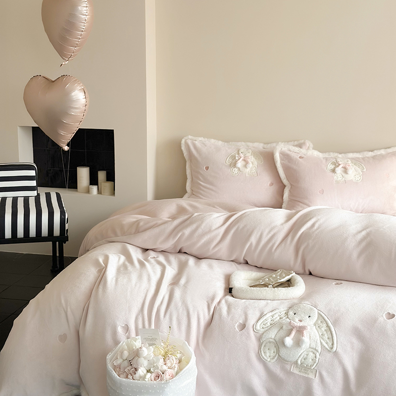 浪漫少女心双面牛奶绒兔兔立体毛巾刺绣保暖冬季床品四件套