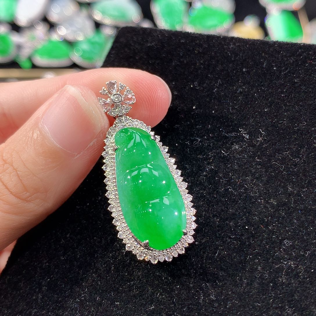 翡翠18K金镶嵌颈饰