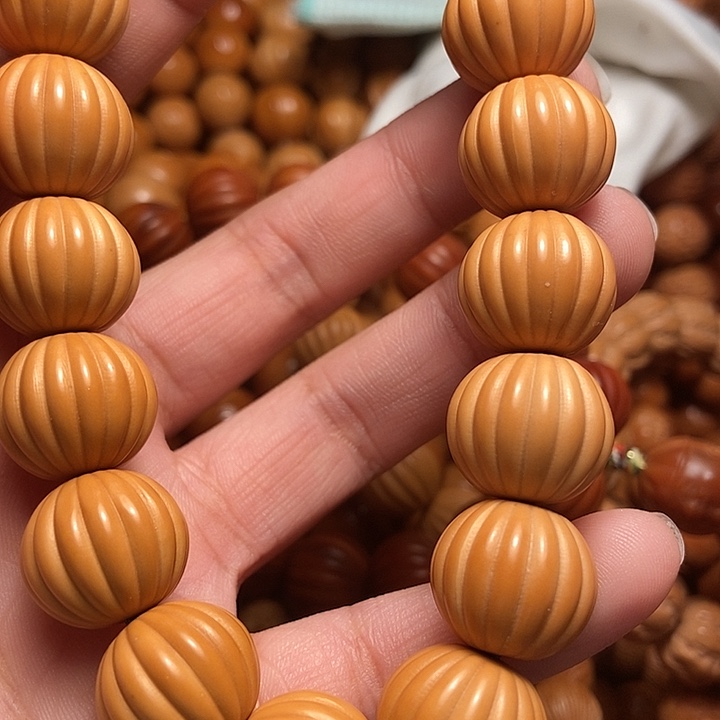 猴头核桃吊坠手持