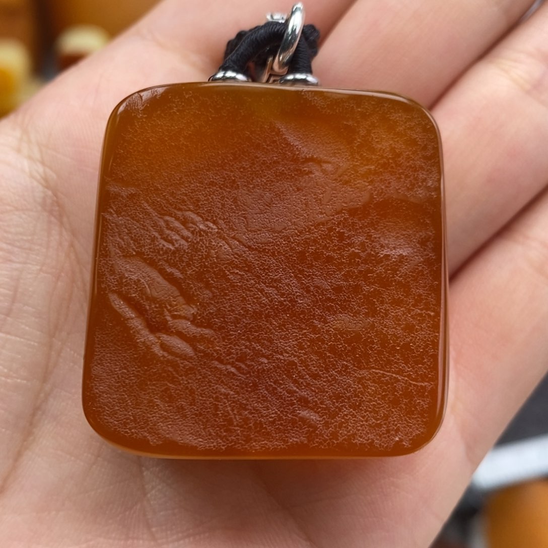 琥珀吊坠(赠链)未镶嵌