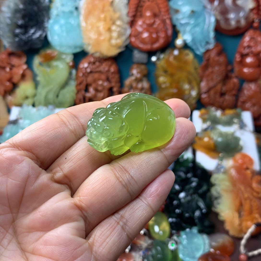 蛇纹石玉未镶嵌挂坠