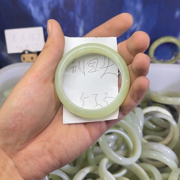 蛇纹石玉手镯未镶嵌别***我