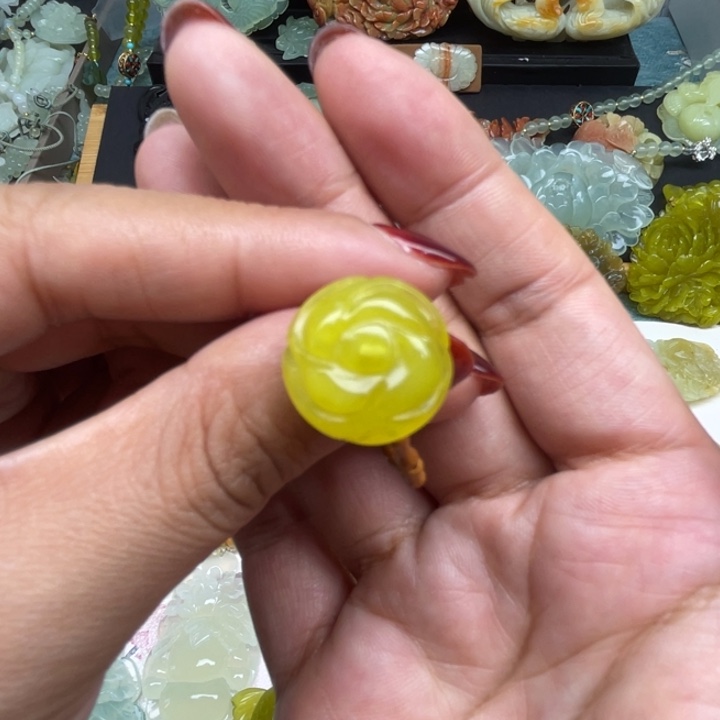 花***佛蛇纹石玉未镶嵌颈饰