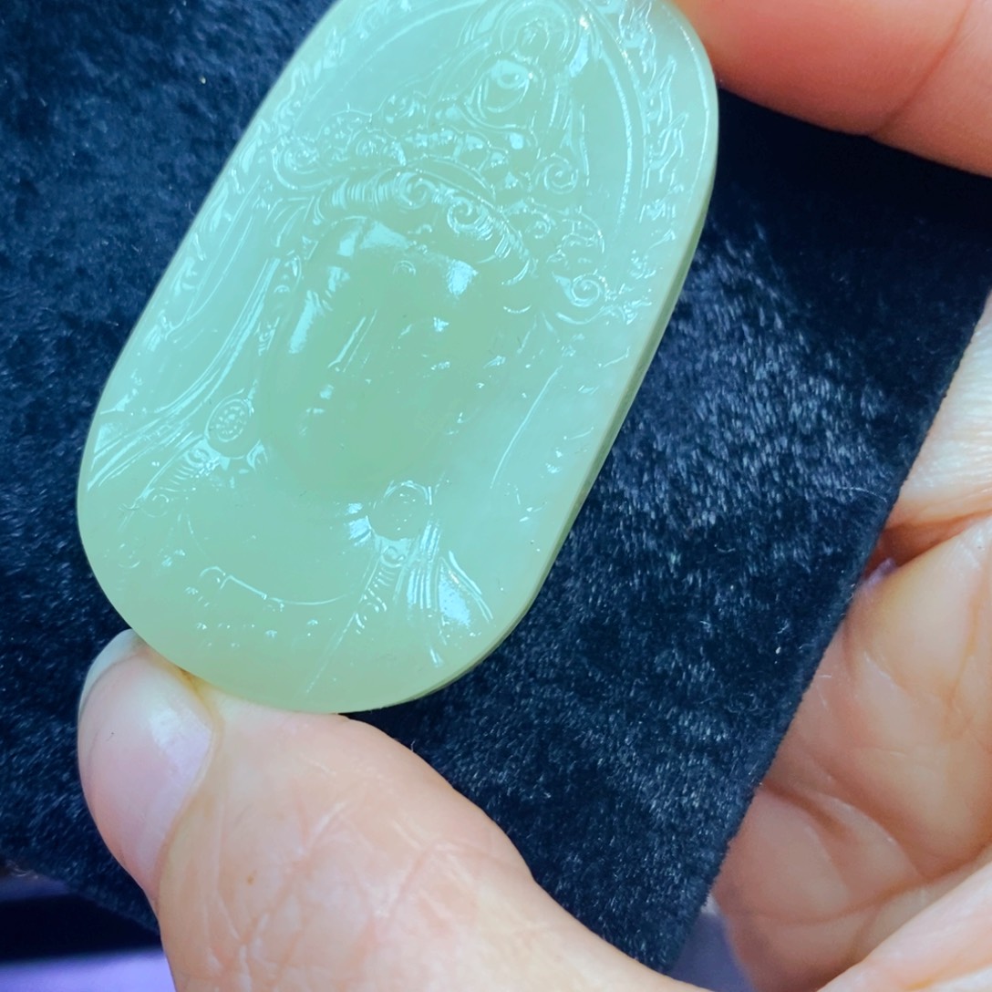 未镶嵌石英质玉（黄龙玉）颈饰