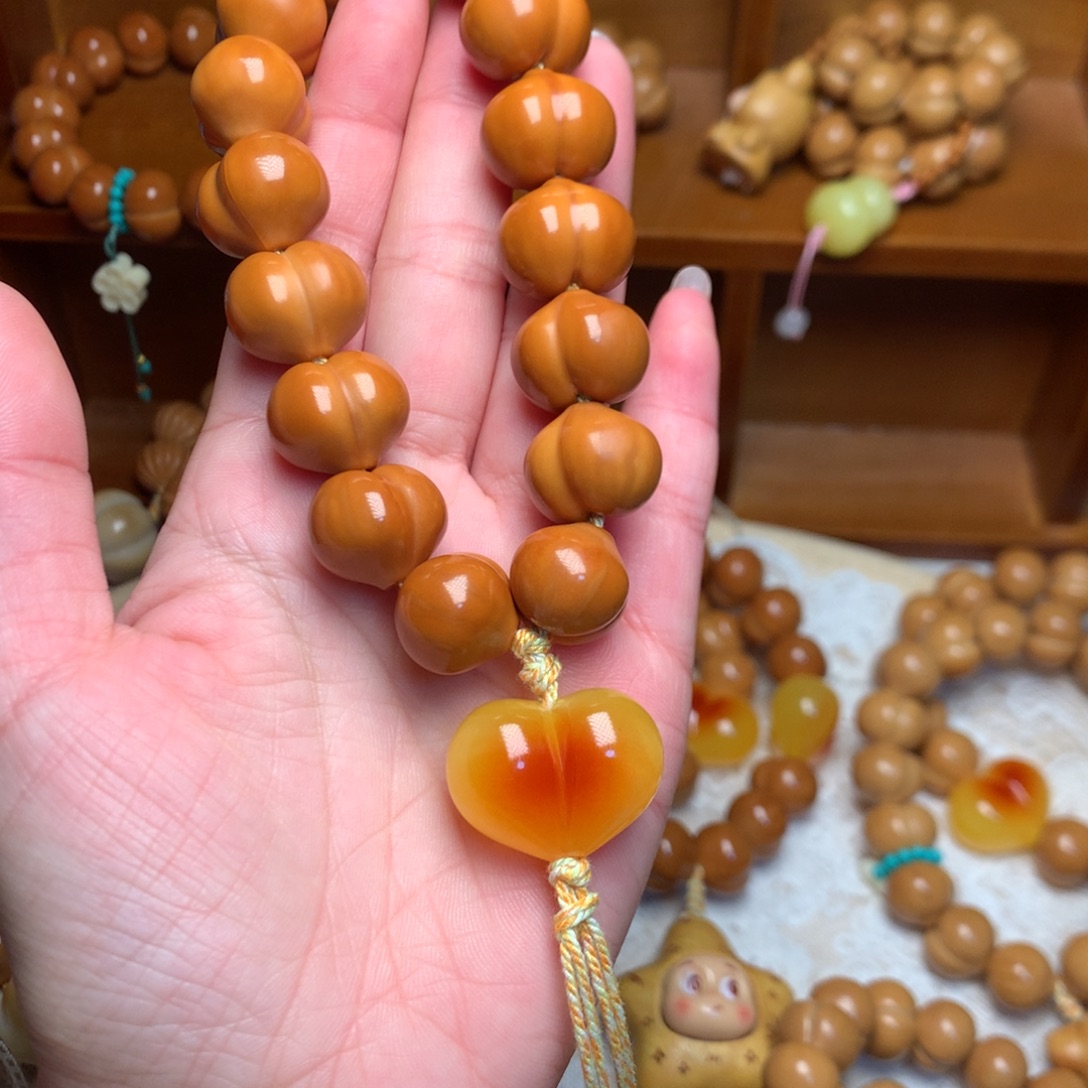 把件猴头核桃17玻璃底屁桃手持爱心