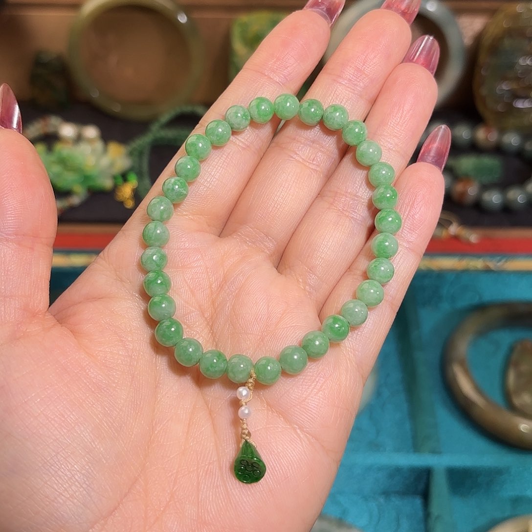 翡翠手链未镶嵌满绿手串