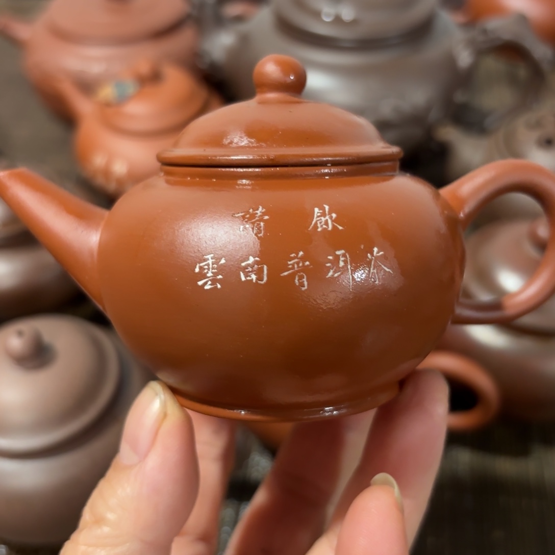 谦***紫砂茶壶紫砂和白银价格在不断的攀升的背景