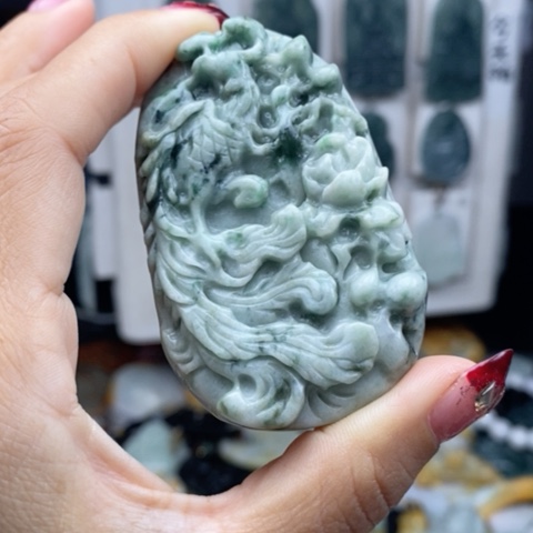 翡翠颈饰未镶嵌翡翠