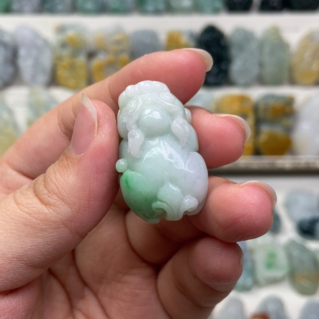 翡翠吊坠(赠链)未镶嵌