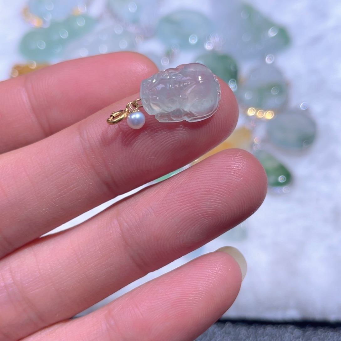 颈饰18K金镶嵌翡翠翡翠