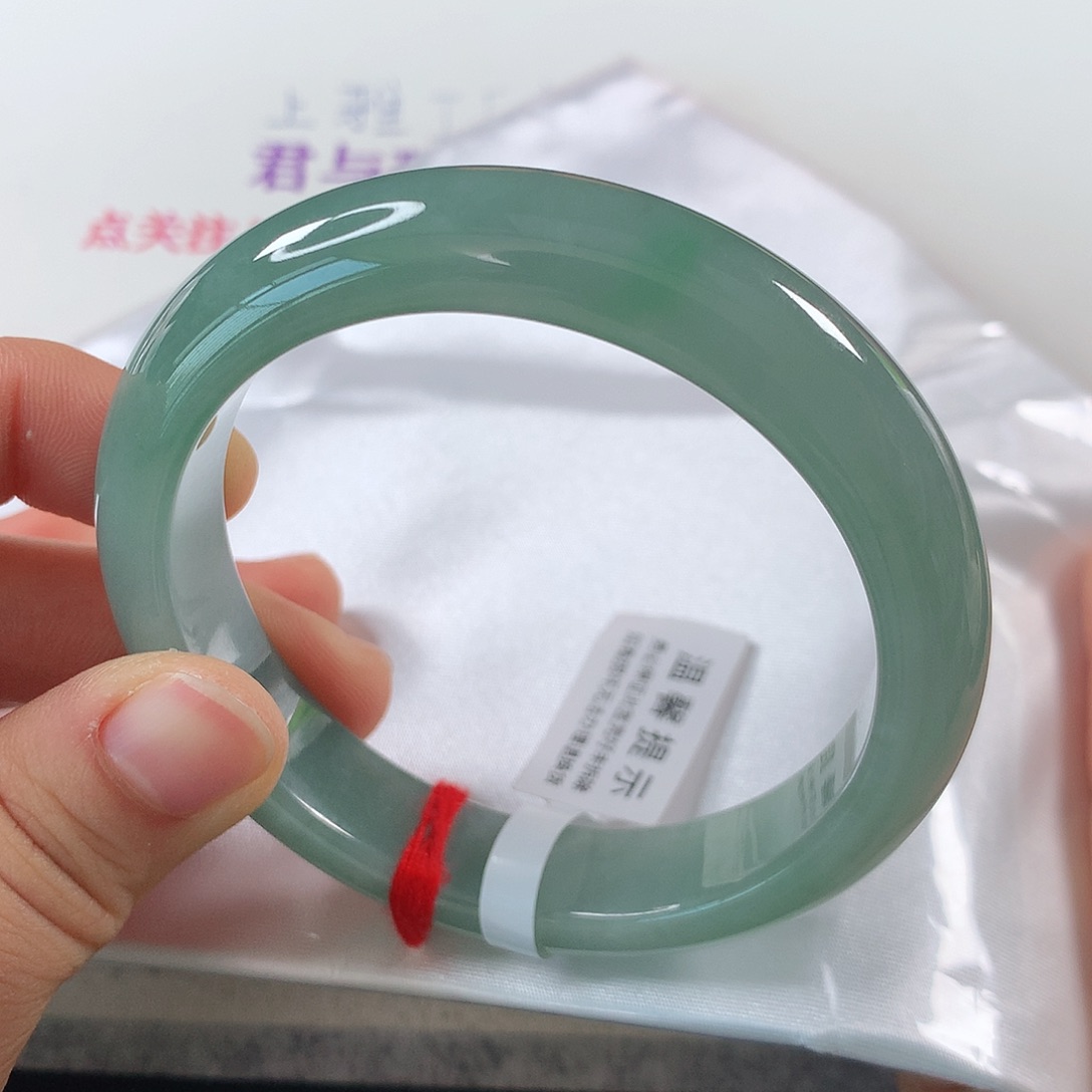 翡翠手镯未镶嵌嗨***胆 正圈