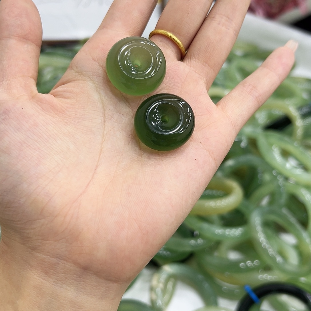 棉***花蛇纹石玉未镶嵌手镯