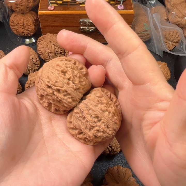 文玩核桃把件日**金绣球41