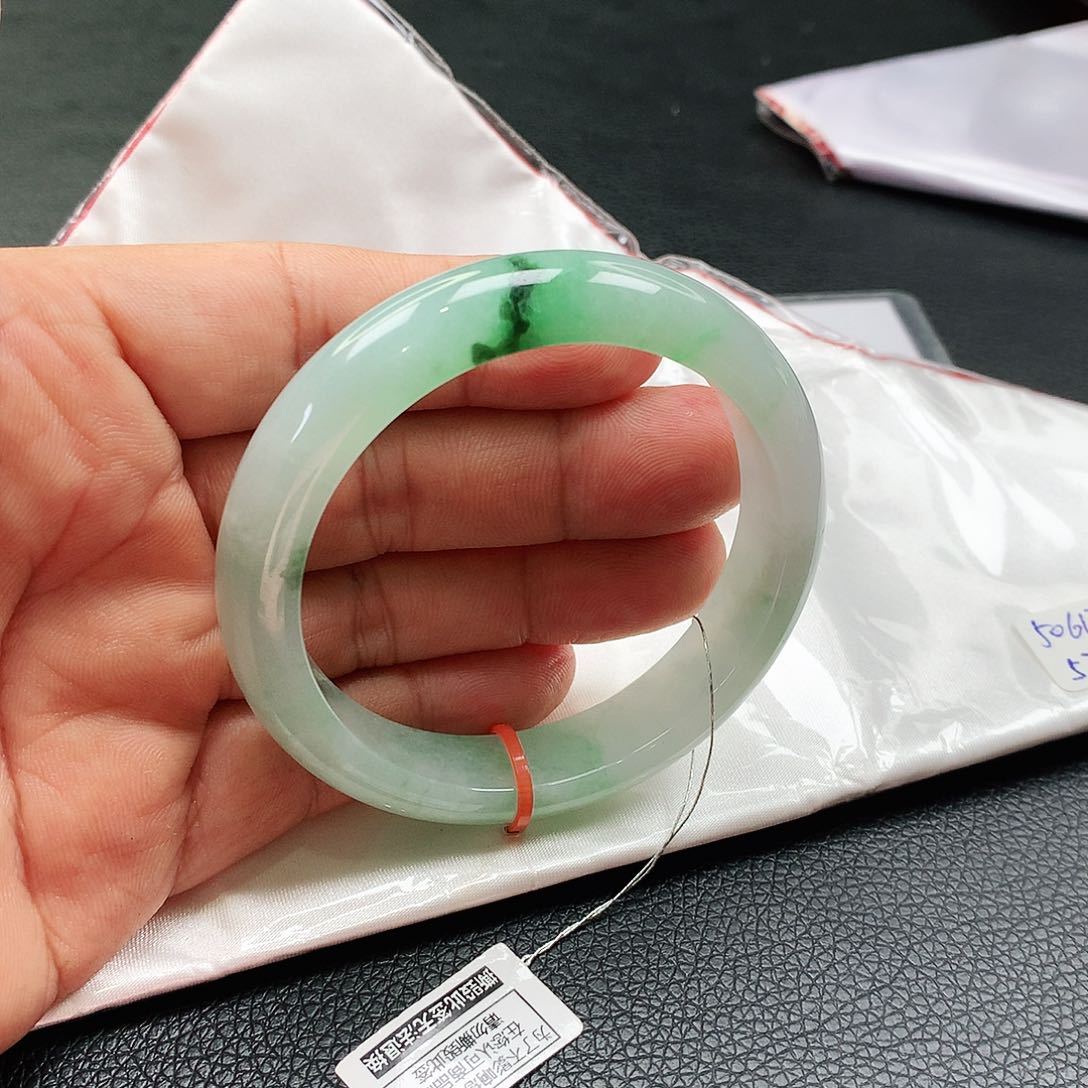 未镶嵌手镯翡翠天然翡翠手镯